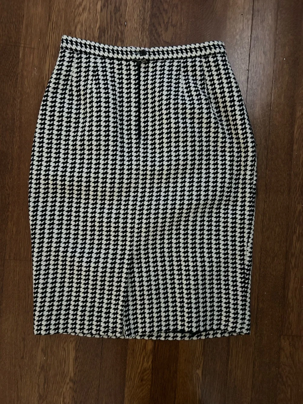 Vintage Dior Black & White Houndstooth Pencil Skirt Wool and Silk Suit